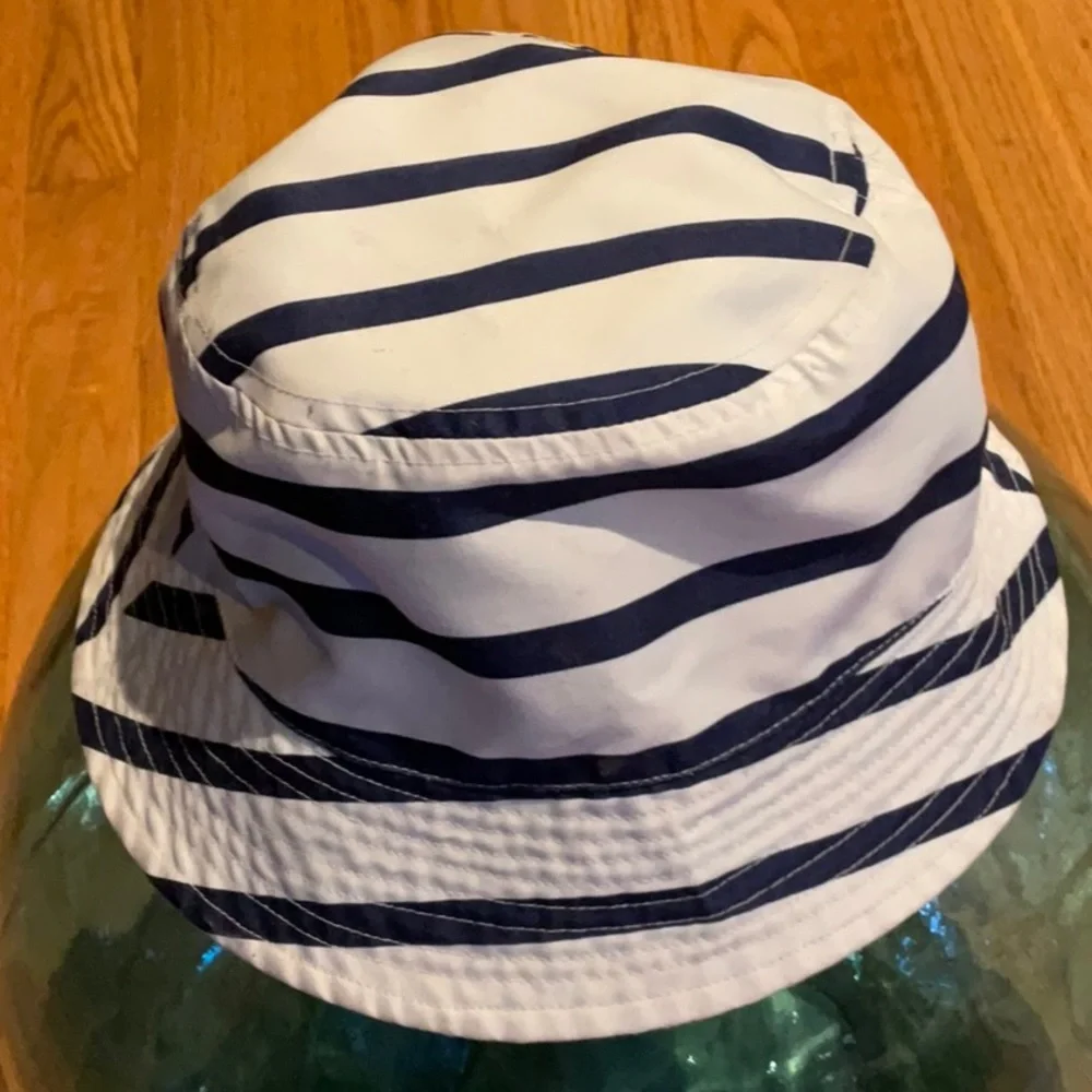 Hanna Andersson - Toddler’s Sun Bucket Hat - Reversible - White/Blue